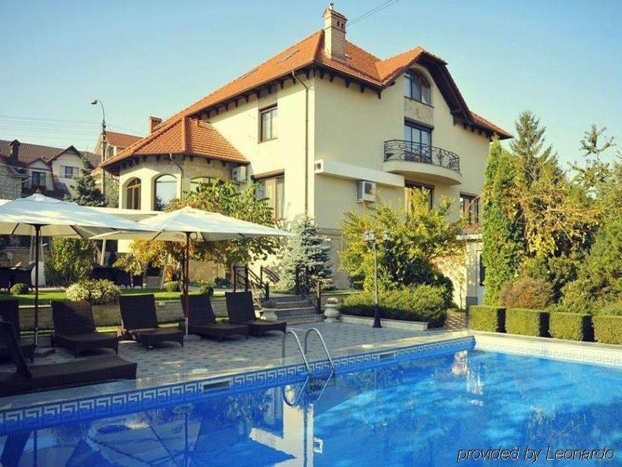Diplomat Club Hotel Chisinau Exterior photo