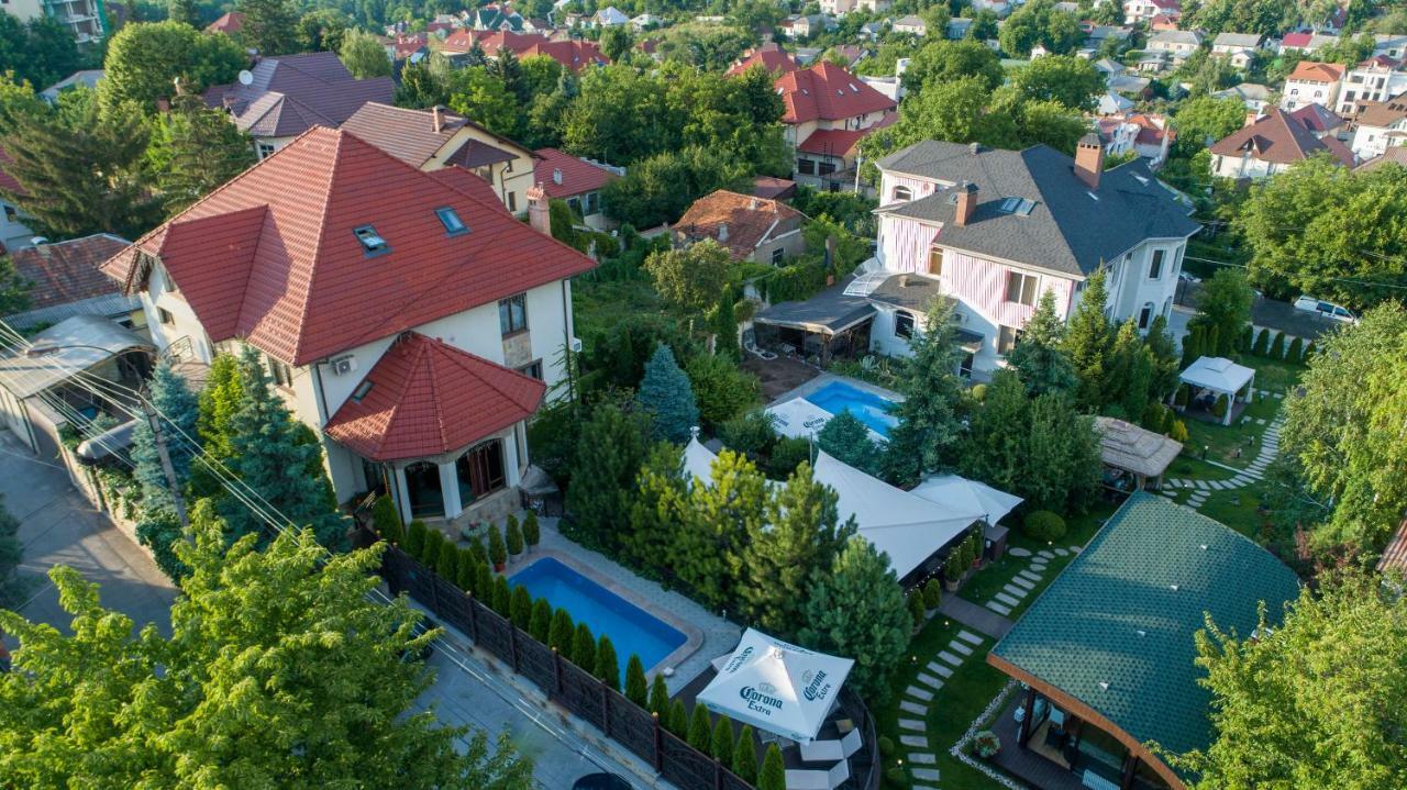 Diplomat Club Hotel Chisinau Exterior photo